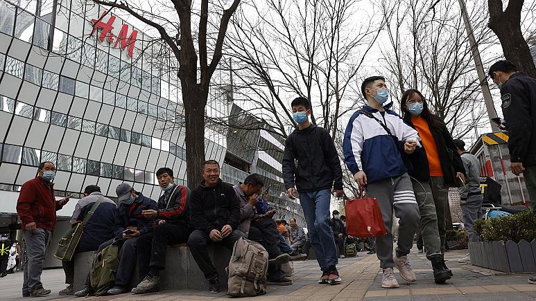 Uygurlara destek veren H&M, Pekin’in ‘sorunlu Çin haritasını değiştir’ talebini kabul etti