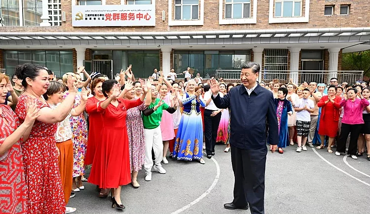 Uygur Bölgesi’ni ziyaret eden Şi Cinping “İslam’ın Çinlileştirilmesi” çağrısında bulundu